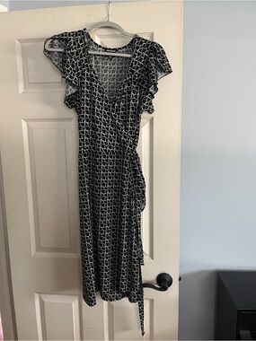 George Wrap Dress Printed Floral Black White Flutter Sleeve M Stretch jersey